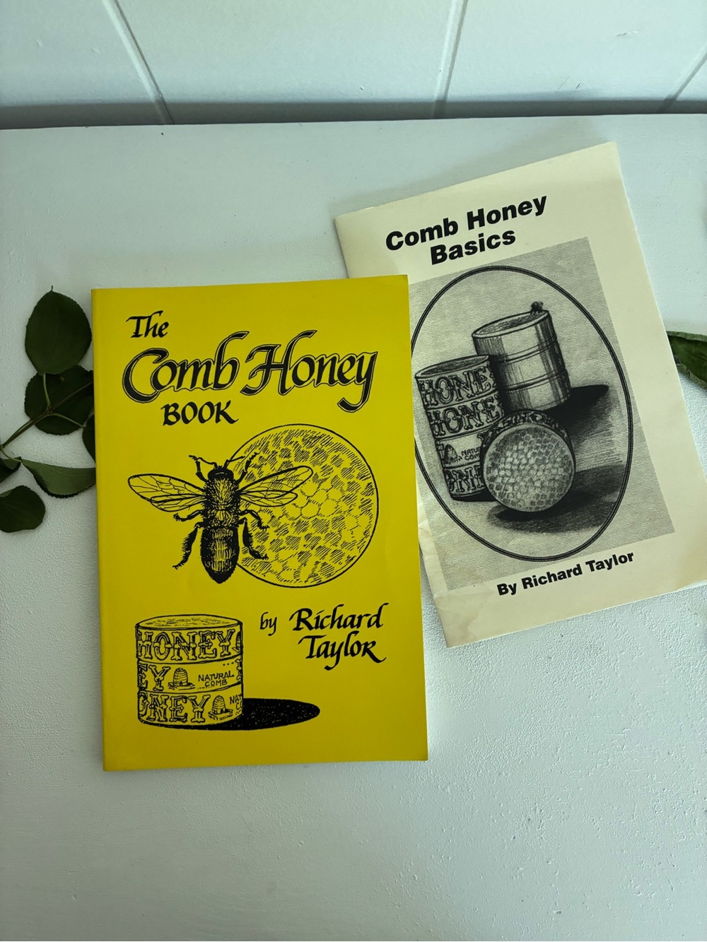 The Comb Honey Book by Richard Taylor & bonus booklet by same author